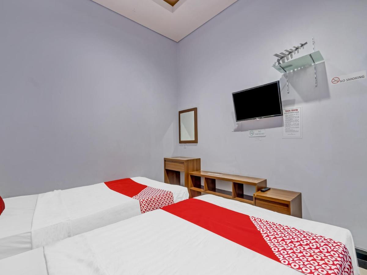 Oyo 90553 Arteri Guest House Семаранг Екстериор снимка