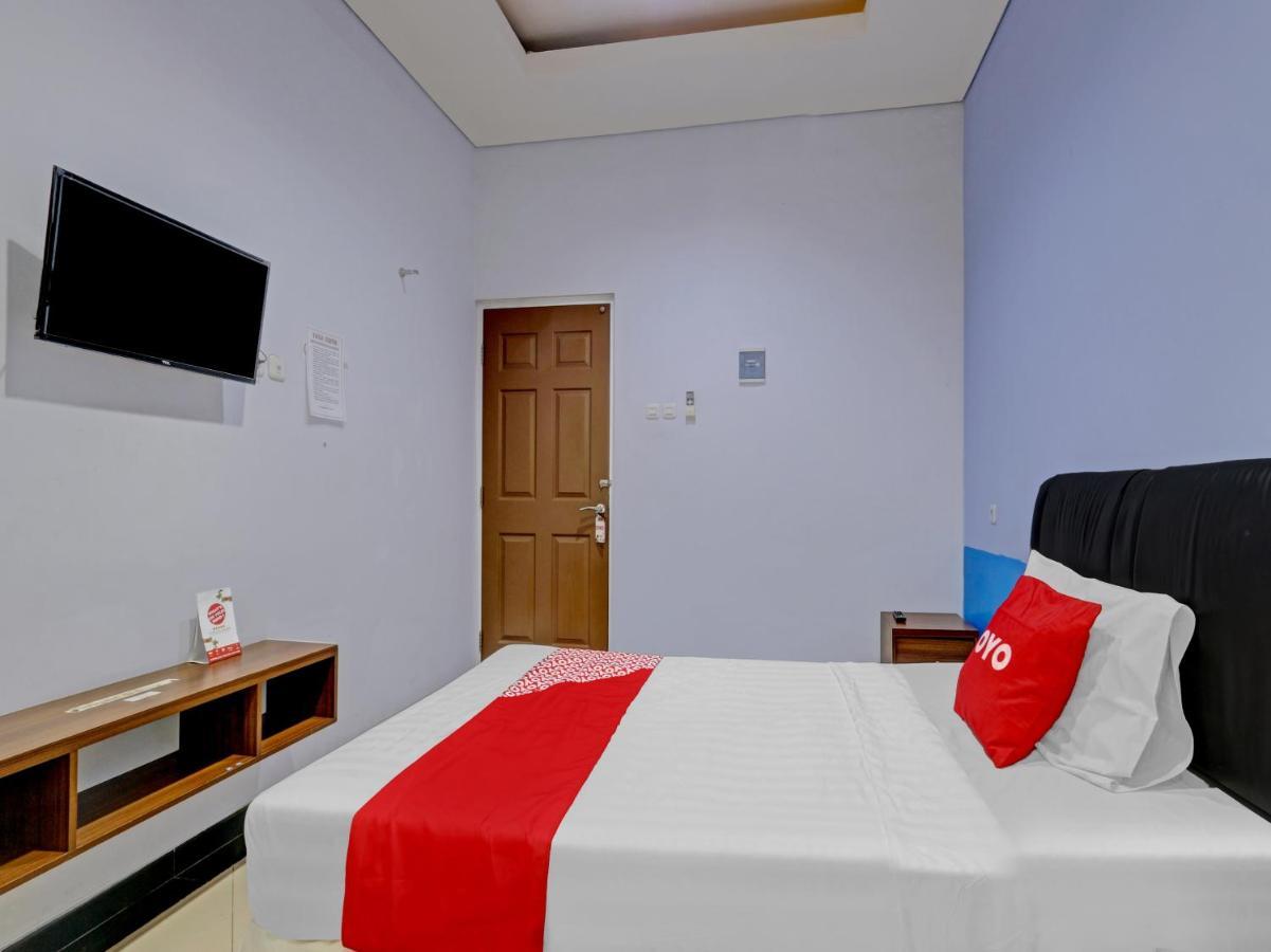 Oyo 90553 Arteri Guest House Семаранг Екстериор снимка