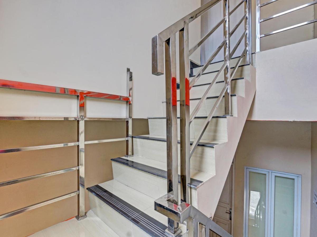 Oyo 90553 Arteri Guest House Семаранг Екстериор снимка