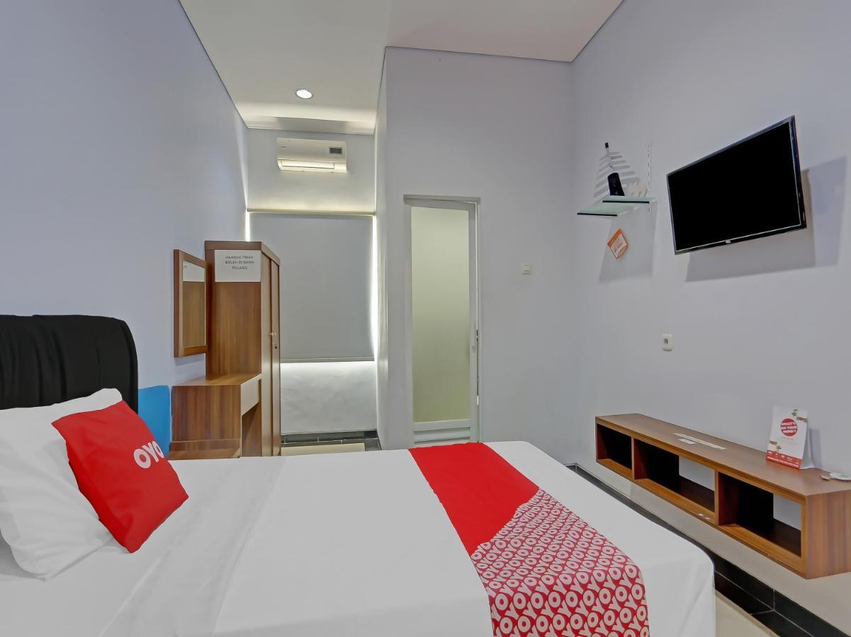 Oyo 90553 Arteri Guest House Семаранг Екстериор снимка