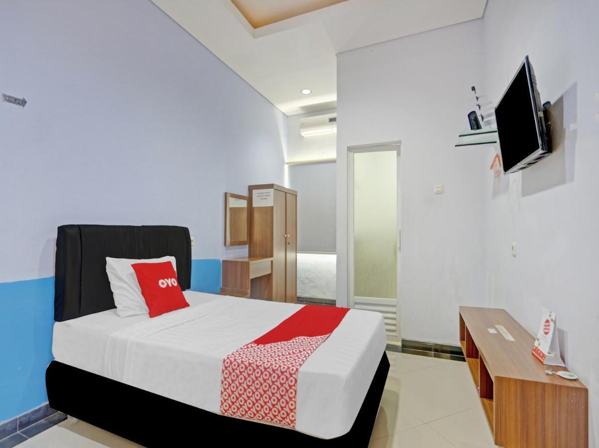 Oyo 90553 Arteri Guest House Семаранг Екстериор снимка
