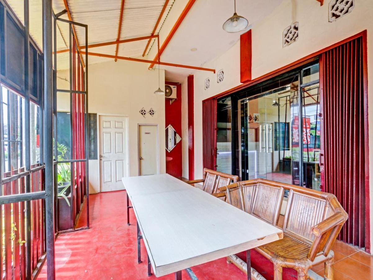 Oyo 90553 Arteri Guest House Семаранг Екстериор снимка