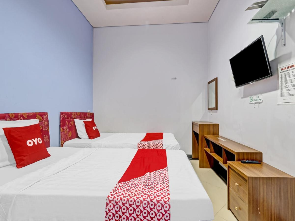 Oyo 90553 Arteri Guest House Семаранг Екстериор снимка
