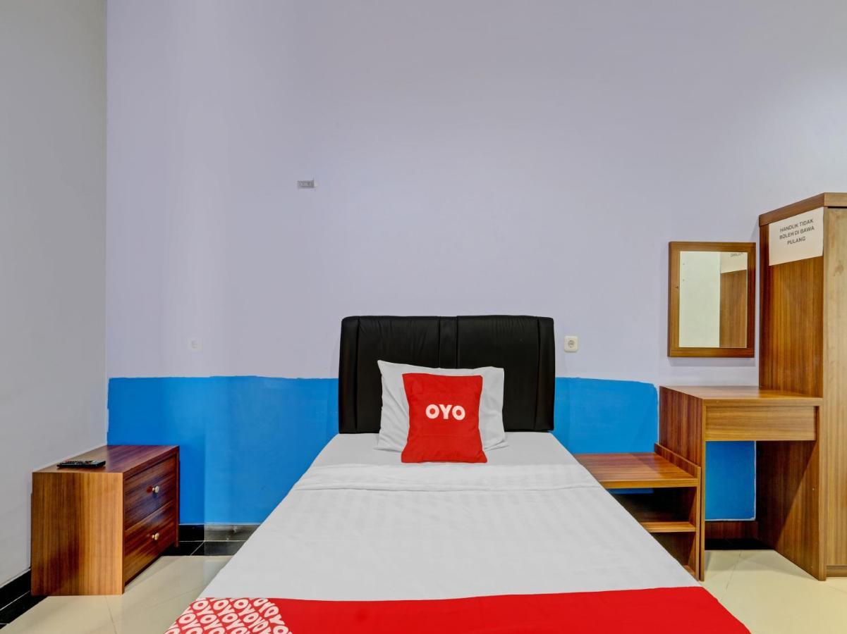 Oyo 90553 Arteri Guest House Семаранг Екстериор снимка