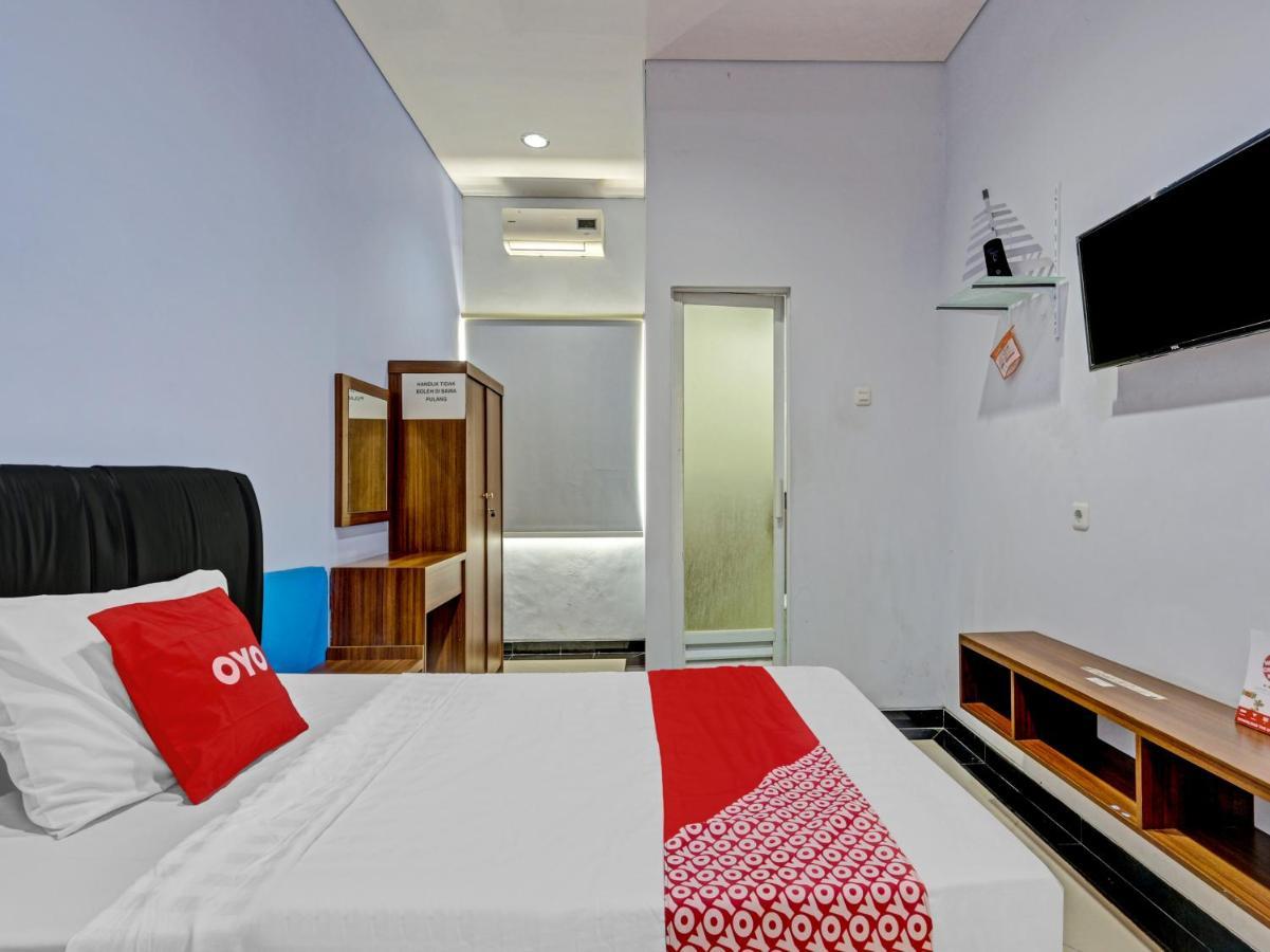 Oyo 90553 Arteri Guest House Семаранг Екстериор снимка