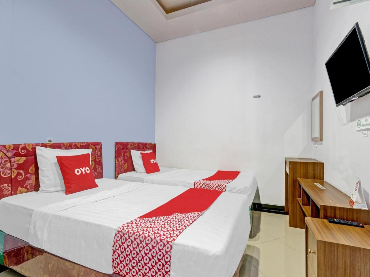 Oyo 90553 Arteri Guest House Семаранг Екстериор снимка