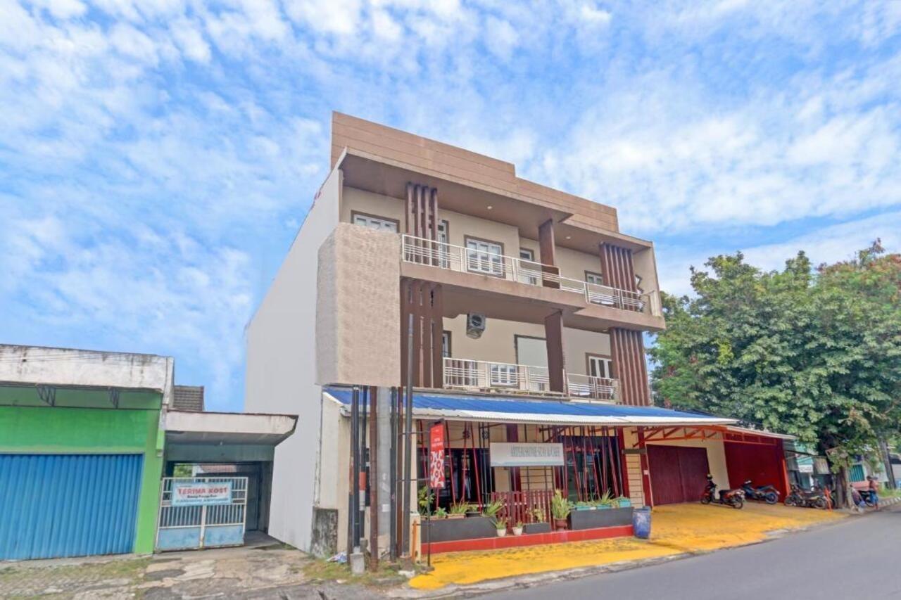 Oyo 90553 Arteri Guest House Семаранг Екстериор снимка