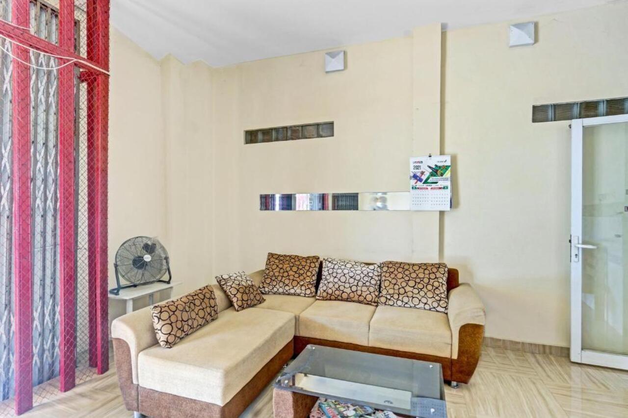 Oyo 90553 Arteri Guest House Семаранг Екстериор снимка