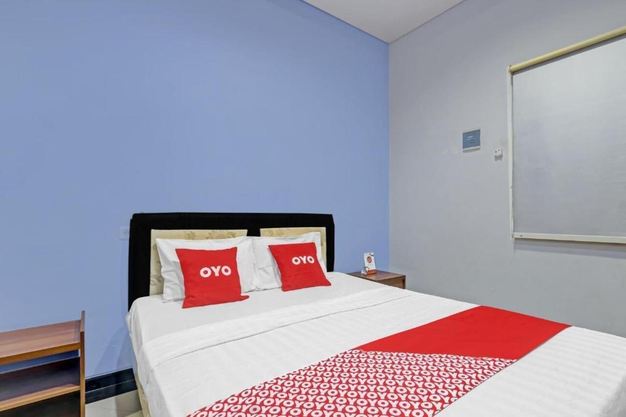 Oyo 90553 Arteri Guest House Семаранг Екстериор снимка